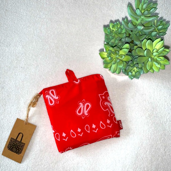 NEW! LEVI’S x Target Red Bandana Nylon Reusable Foldable Tote Bag, NWT! - Picture 2 of 10